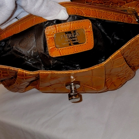 💖 Authenic Furla Handbag - Picture 9 of 10